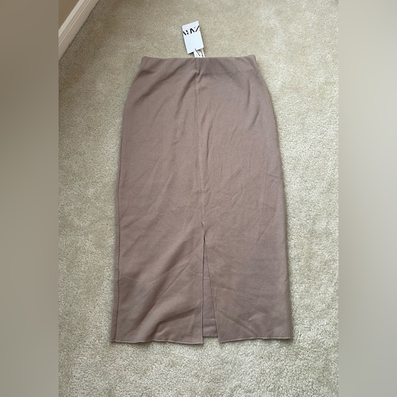 Zara Maxi Pencil Style Skirt - New with Tags - Size: Medium - Picture 5 of 6